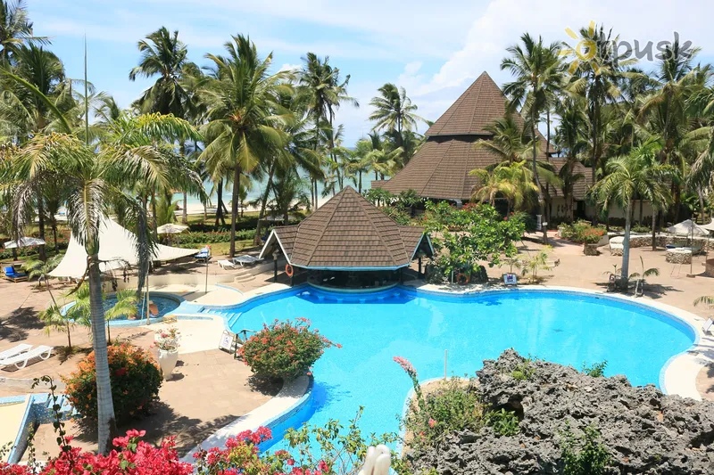 Фото отеля Diani Reef Beach Resort & SPA 5* Момбаса Кения экстерьер и бассейны