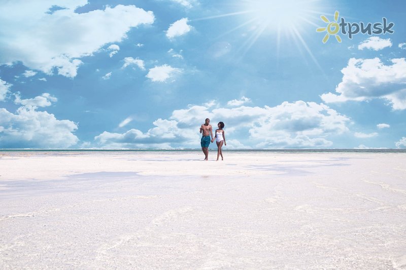 Фото отеля Sarova Whitesands Hotel 5* Момбаса Кения пляж