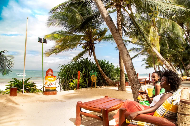 Фото отеля Sarova Whitesands Hotel 5* Момбаса Кенія пляж
