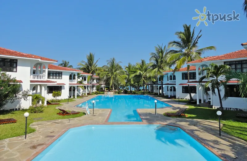 Фото отеля Bahari Dhow Beach Villas 4* Mombasa Kenija išorė ir baseinai