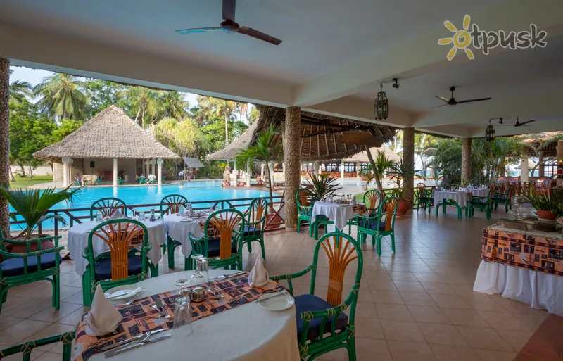 Фото отеля Neptune Paradise Resort & Spa 4* Момбаса Кенія бари та ресторани