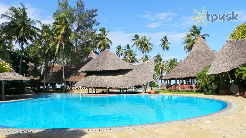 Фото отеля Neptune Palm Beach Boutique Resort & Spa 4* Mombasa Kenija ārpuse un baseini