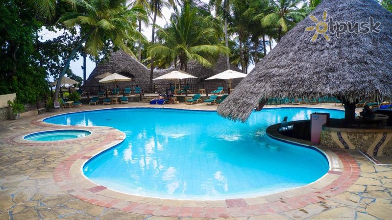 Фото отеля Pinewood Beach Resort & Spa 4* Момбаса Кения экстерьер и бассейны