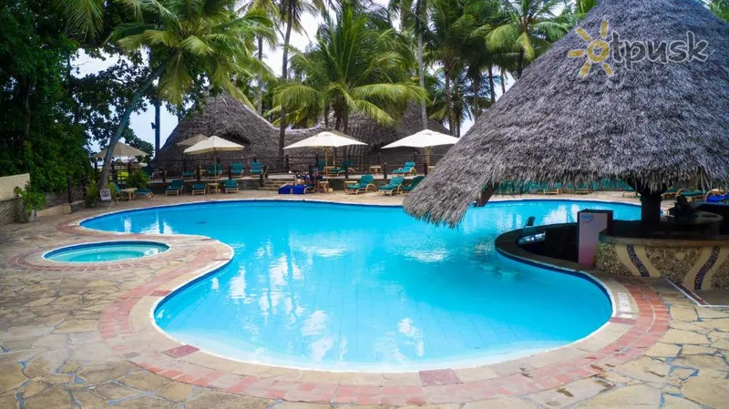 Фото отеля Pinewood Beach Resort & Spa 4* Момбаса Кенія екстер'єр та басейни