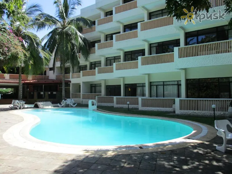 Фото отеля Indiana Beach Apartments 3* Момбаса Кенія екстер'єр та басейни