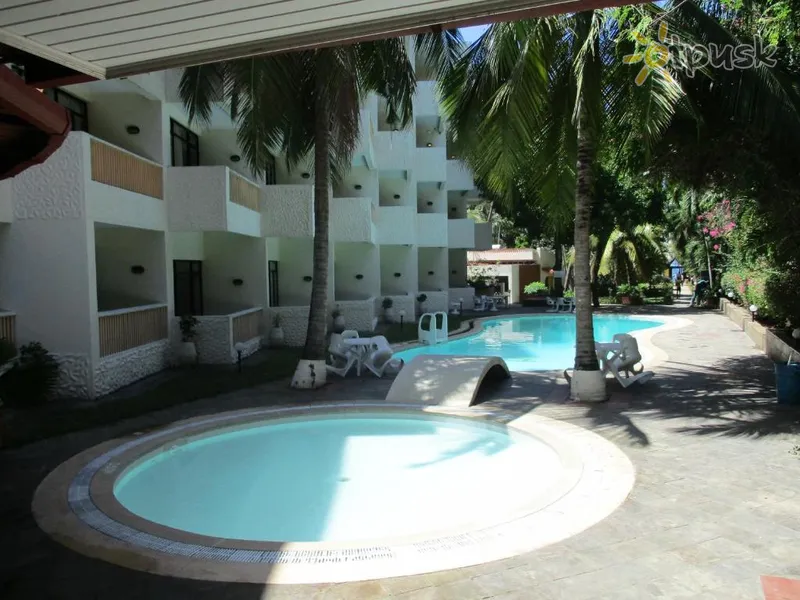 Фото отеля Indiana Beach Apartments 3* Mombasa Kenija ārpuse un baseini