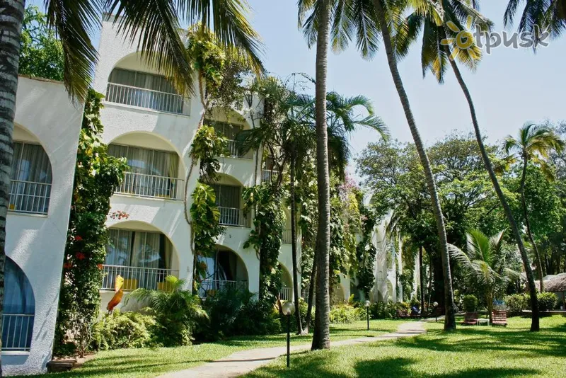 Фото отеля Plaza Beach Hotel 3* Mombasa Kenija ārpuse un baseini