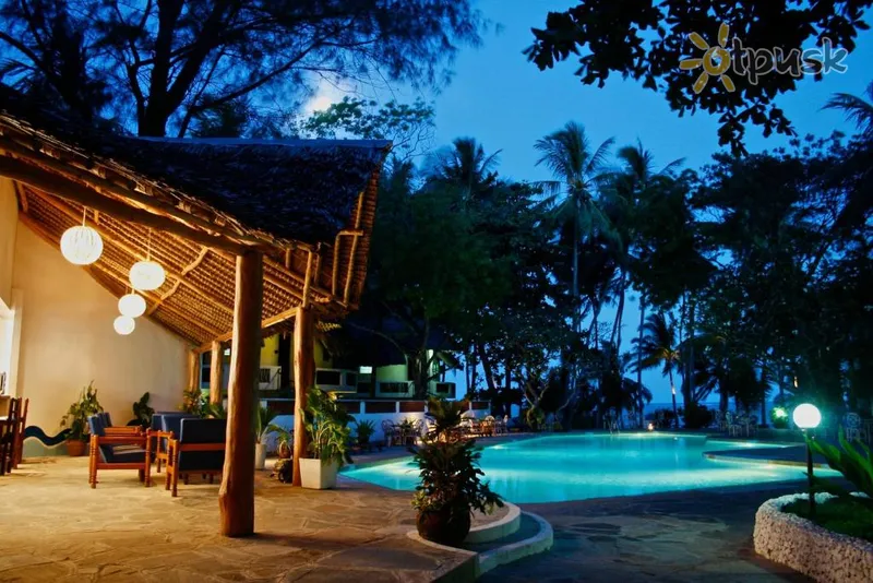 Фото отеля Plaza Beach Hotel 3* Момбаса Кенія екстер'єр та басейни