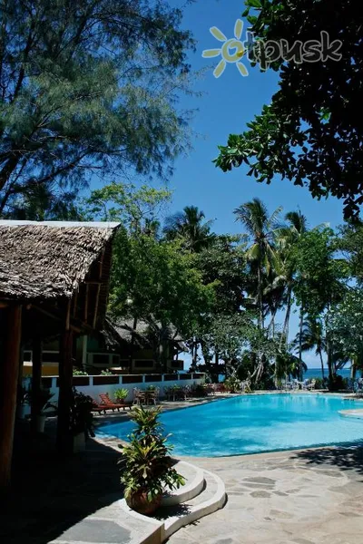 Фото отеля Plaza Beach Hotel 3* Mombasa Kenija ārpuse un baseini