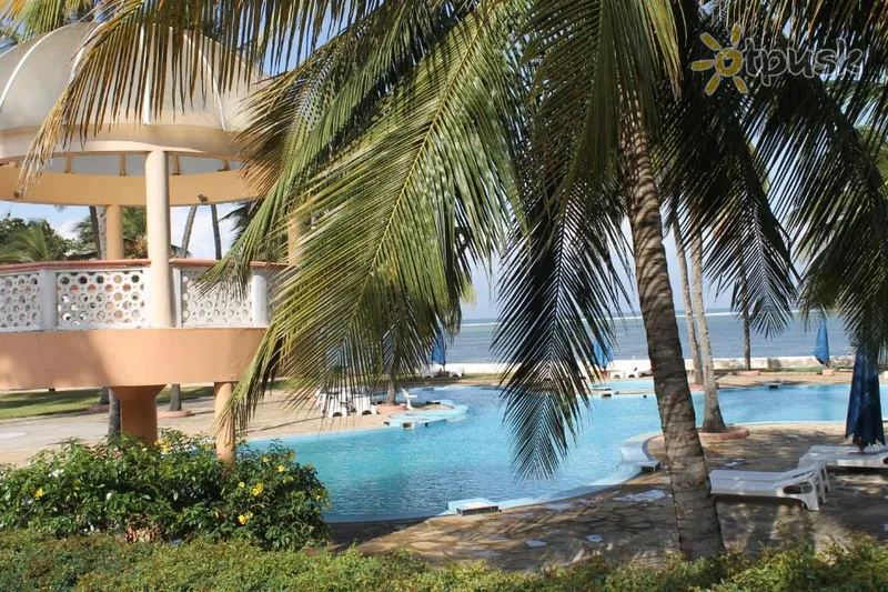 Фото отеля Sun N Sand Beach Resort 4* Mombasa Kenija išorė ir baseinai