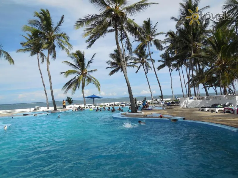 Фото отеля Sun N Sand Beach Resort 4* Момбаса Кения экстерьер и бассейны
