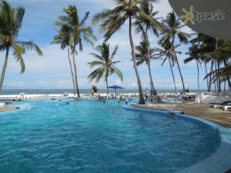 Фото отеля Sun N Sand Beach Resort 4* Момбаса Кения экстерьер и бассейны