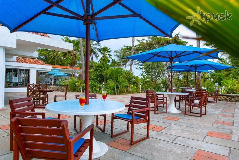 Фото отеля Mombasa Beach Hotel 3* Момбаса Кения бары и рестораны
