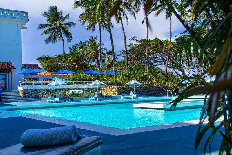 Фото отеля Mombasa Beach Hotel 3* Момбаса Кенія екстер'єр та басейни