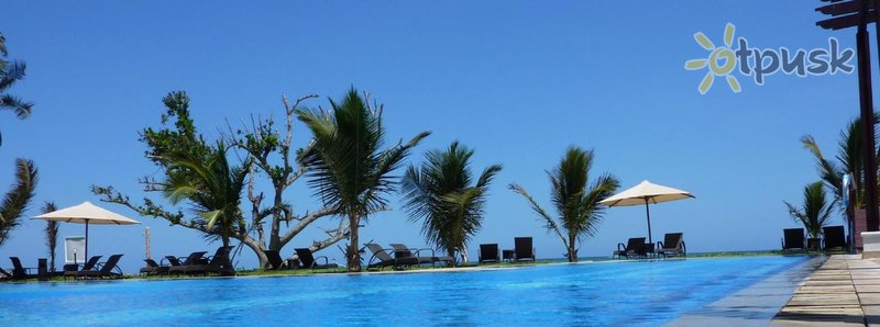 Фото отеля Lantana Galu Beach 4* Момбаса Кения экстерьер и бассейны