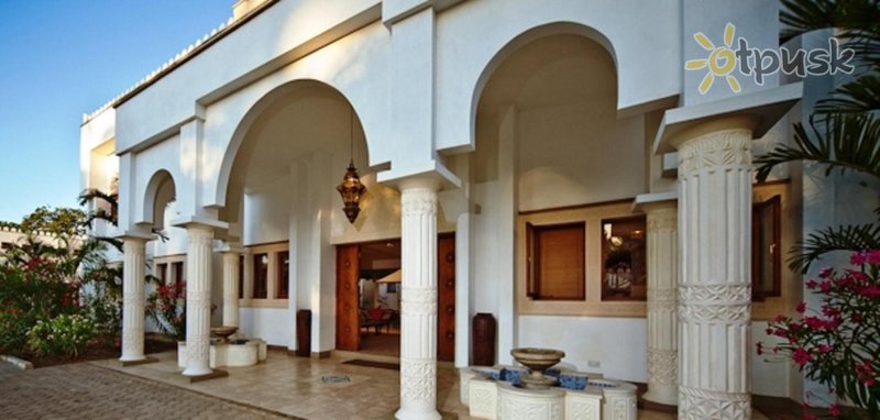 Фото отеля Lantana Galu Beach 4* Момбаса Кения экстерьер и бассейны