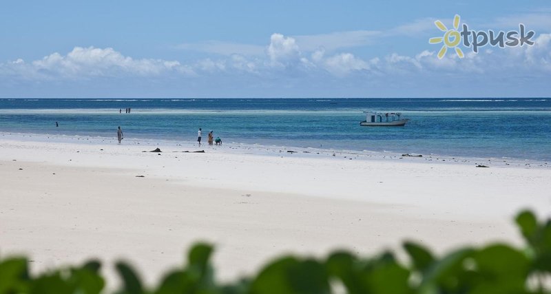 Фото отеля Lantana Galu Beach 4* Момбаса Кения пляж