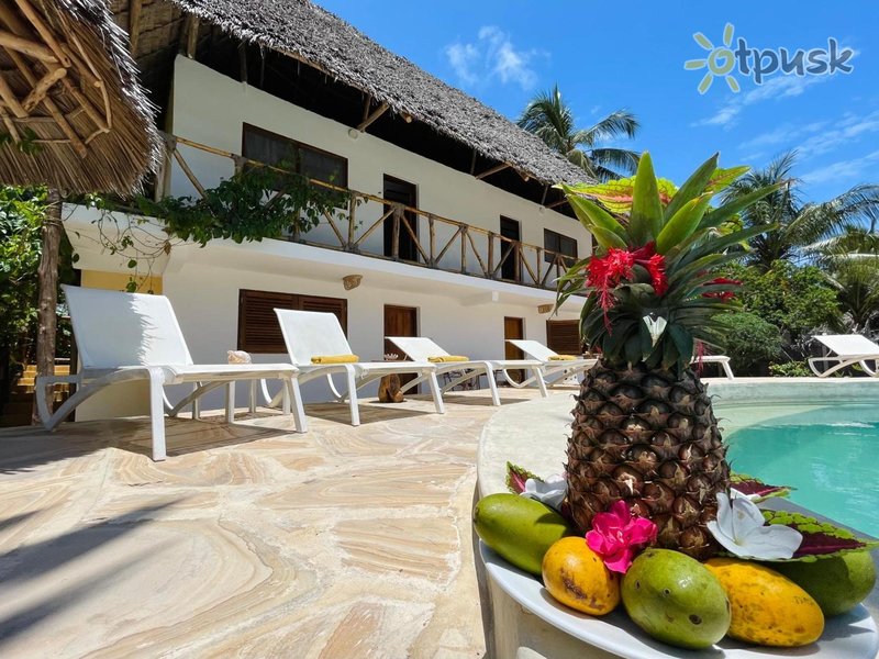 Фото отеля Oleza Boutique Hotel Zanzibar 3* Мичамви Танзания экстерьер и бассейны