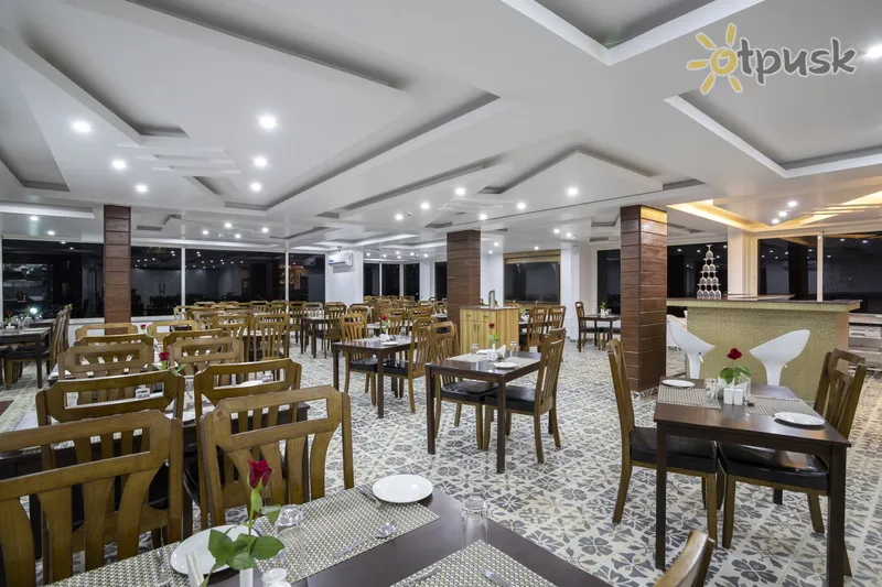 Фото отеля Sairaj Beach Resort 4* Šiaurės Goa Indija barai ir restoranai