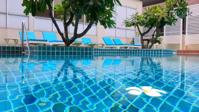 Фото отеля FuramaXclusive Sathorn 4* Бангкок Таїланд екстер'єр та басейни