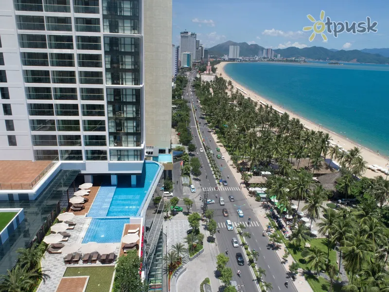 Фото отеля Vinpearl Beachfront Nha Trang 5* Нячанг В'єтнам екстер'єр та басейни