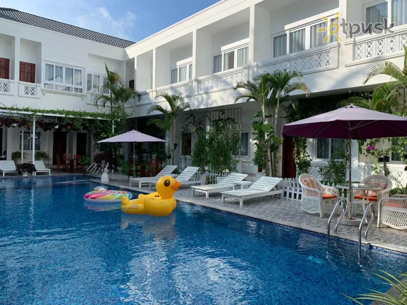 Фото отеля Vanda Phu Quoc Hotel 3* о. Фукуок Вьетнам экстерьер и бассейны