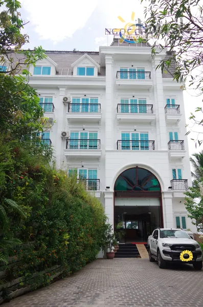 Фото отеля Ngoc Chau Hotel 3* о. Фукуок В'єтнам екстер'єр та басейни