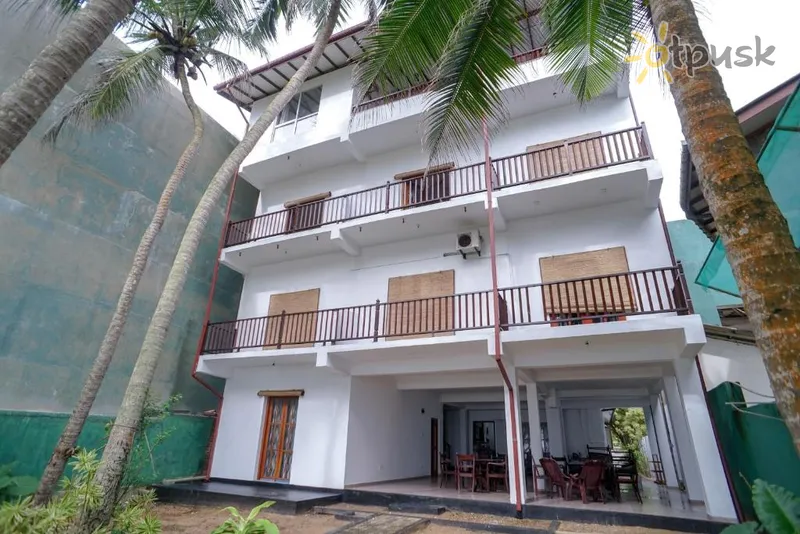 Фото отеля Moon Beach Villa 3* Хиккадува Шри-Ланка экстерьер и бассейны