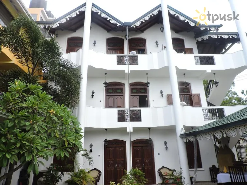 Фото отеля The Villa Hotel 4* Унаватуна Шри-Ланка экстерьер и бассейны