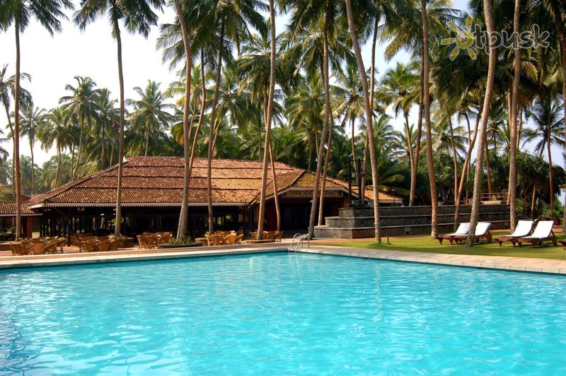 Фото отеля Club Bentota 4* Бентота Шри-Ланка экстерьер и бассейны