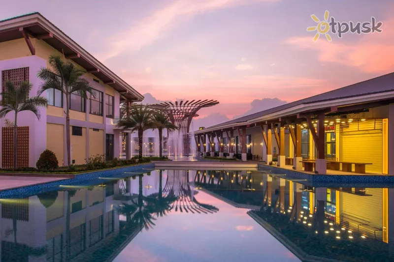 Фото отеля Wyndham Grand Phu Quoc 5* о. Фукуок Вьетнам экстерьер и бассейны