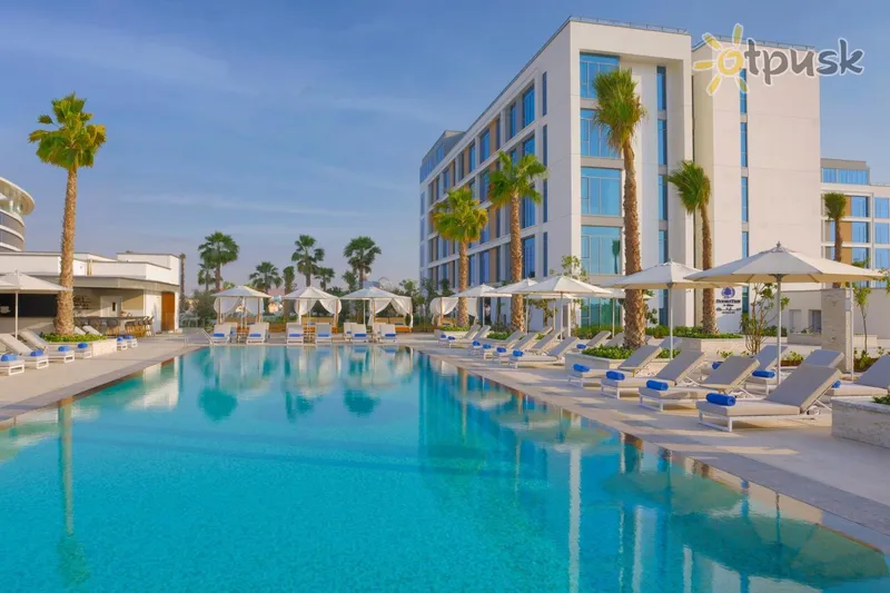 Фото отеля DoubleTree by Hilton Abu Dhabi Yas Island Residences 4* Абу Дабі ОАЕ екстер'єр та басейни