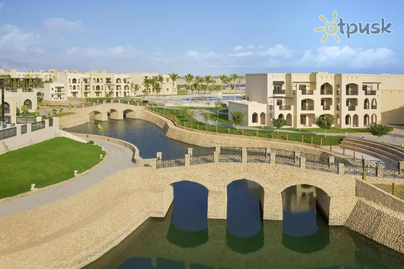 Фото отеля Salalah Rotana Resort 5* Salalah Omanas išorė ir baseinai