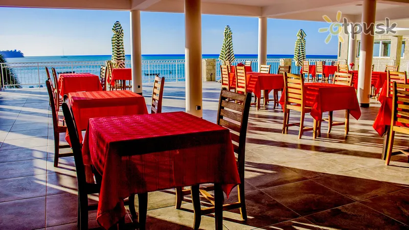 Фото отеля Orangea Beach Resort 4* Нусі-Бе Мадагаскар бари та ресторани