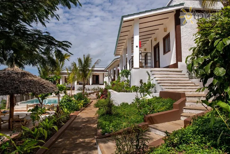 Фото отеля Nyumbani Residence 4* Джамбиани Танзания экстерьер и бассейны