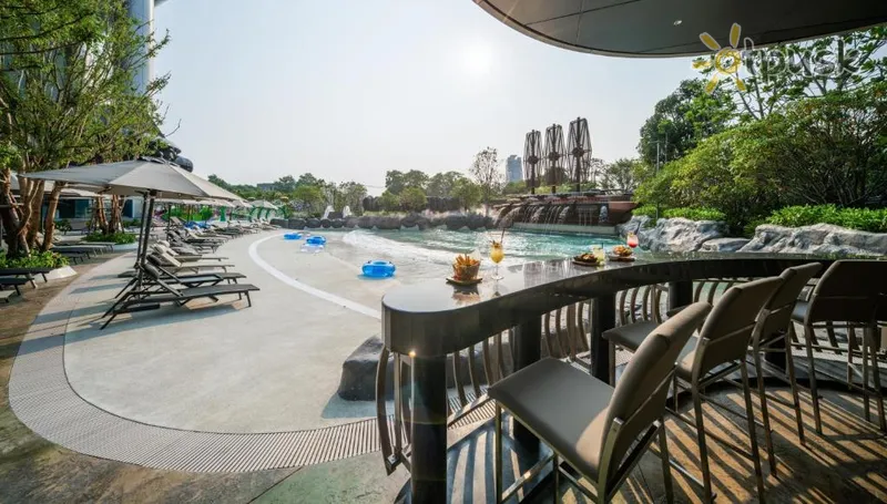 Фото отеля Grande Centre Point Space Pattaya 5* Паттайя Таиланд экстерьер и бассейны