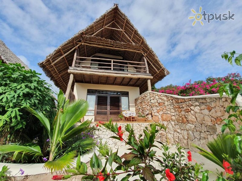 Фото отеля Sunshine Bay Zanzibar Beach Hotel 4* Матемве Танзания экстерьер и бассейны