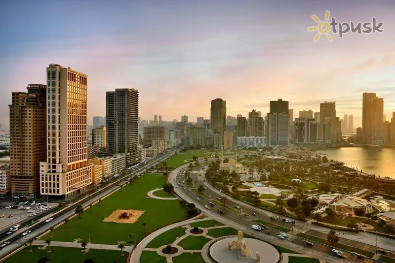 Фото отеля DoubleTree by Hilton Sharjah Waterfront Hotel & Residences 4* Шарджа ОАЭ экстерьер и бассейны