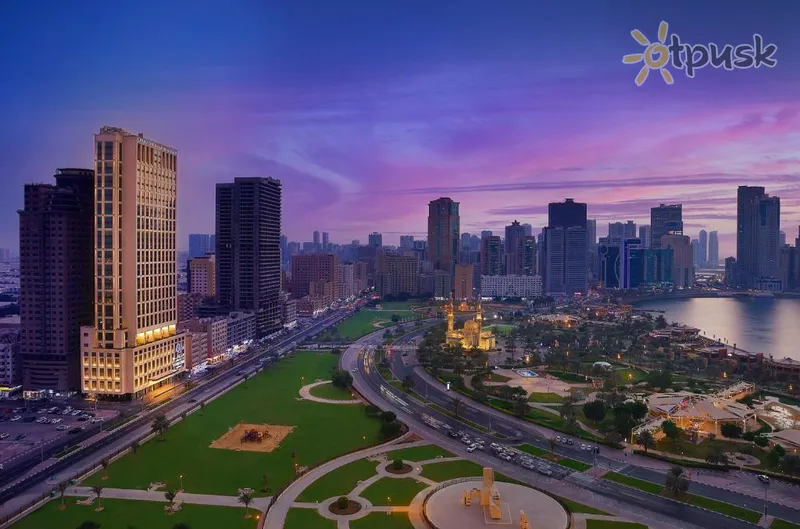 Фото отеля DoubleTree by Hilton Sharjah Waterfront Hotel & Residences 4* Šardža JAE išorė ir baseinai