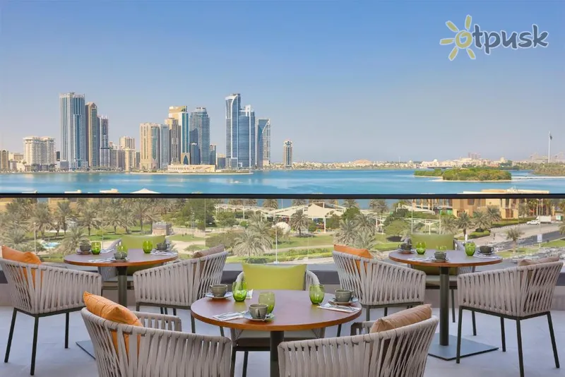Фото отеля DoubleTree by Hilton Sharjah Waterfront Hotel & Residences 4* Шарджа ОАЭ бары и рестораны
