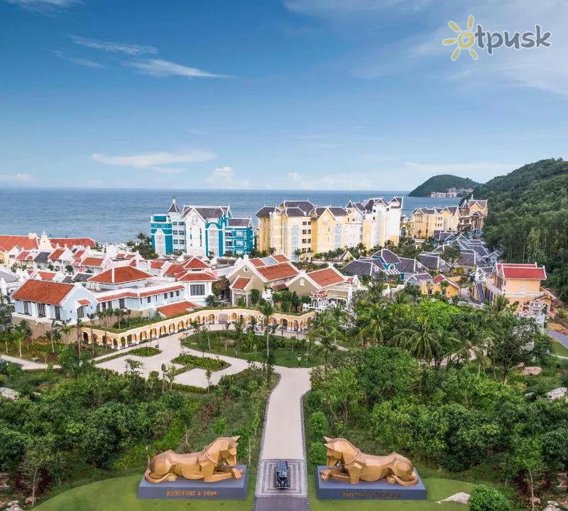 Фото отеля JW Marriott Phu Quoc Emerald Bay 5* о. Фукуок Вьетнам экстерьер и бассейны