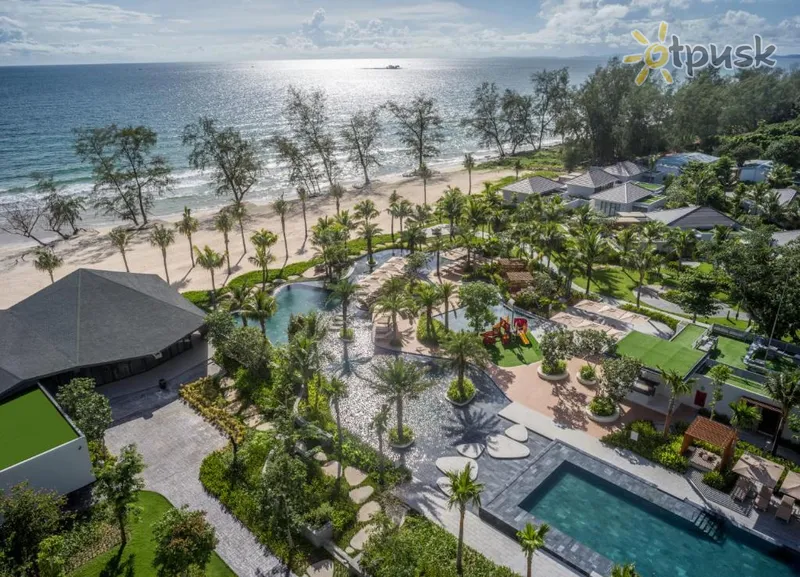 Фото отеля Crowne Plaza Phu Quoc Starbay 5* о. Фукуок Вьетнам экстерьер и бассейны