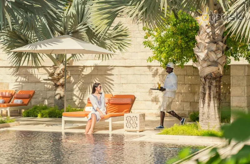 Фото отеля Four Seasons Hotel Bahrain Bay 5* Манама Бахрейн экстерьер и бассейны
