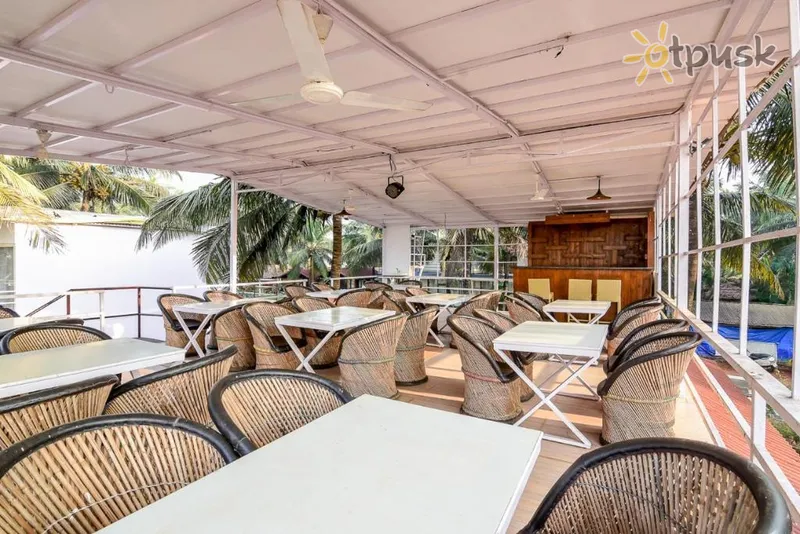 Фото отеля Arabian Sea Beach Resort 3* Šiaurės Goa Indija barai ir restoranai