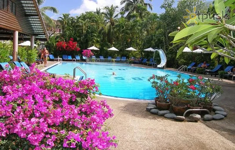 Фото отеля Phuket Golden Sand Inn 2* о. Пхукет Таїланд екстер'єр та басейни