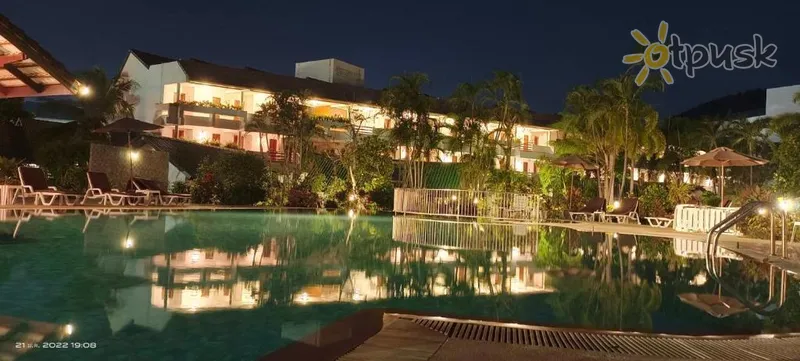 Фото отеля Phuket Golden Sand Inn 2* о. Пхукет Таїланд екстер'єр та басейни