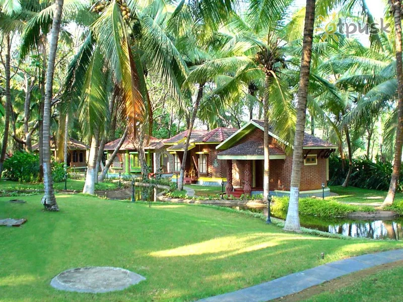 Фото отеля Kairali The Ayurvedic Healing Village 4* Kerala Indija ārpuse un baseini