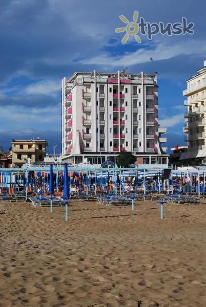 Фото отеля Kent Riccione 3* Rimini Itālija pludmale