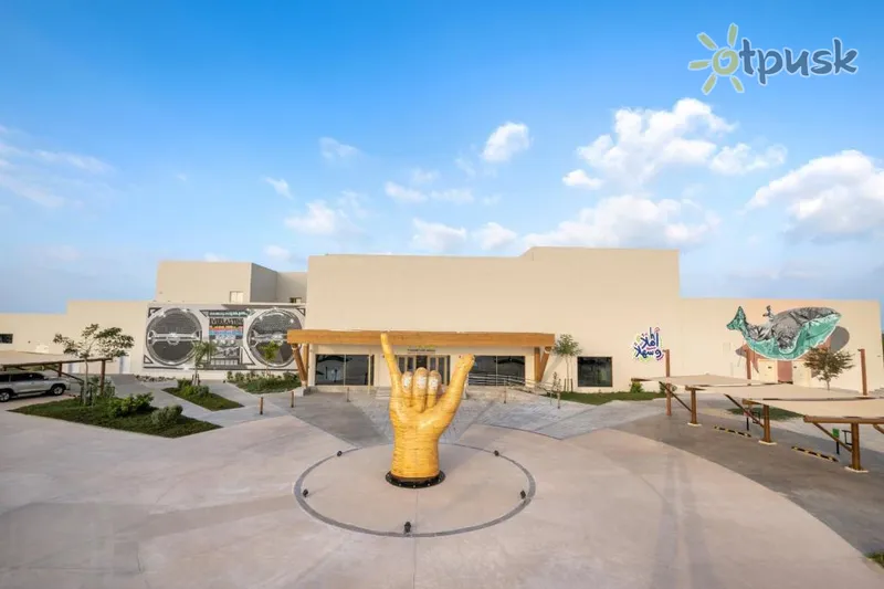 Фото отеля Fuwairit Kite Beach 4* Доха Катар екстер'єр та басейни