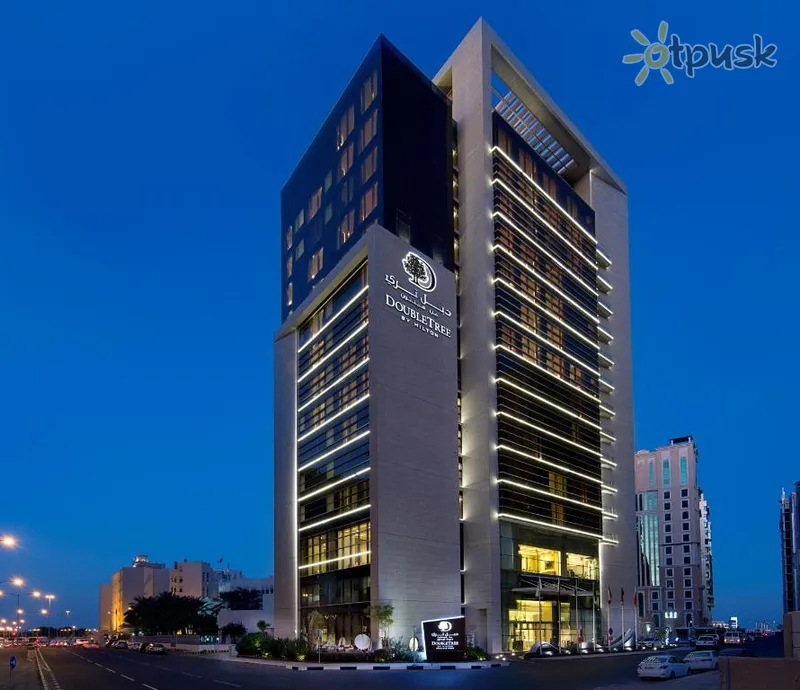 Фото отеля DoubleTree by Hilton Doha Old Town 5* Доха Катар экстерьер и бассейны